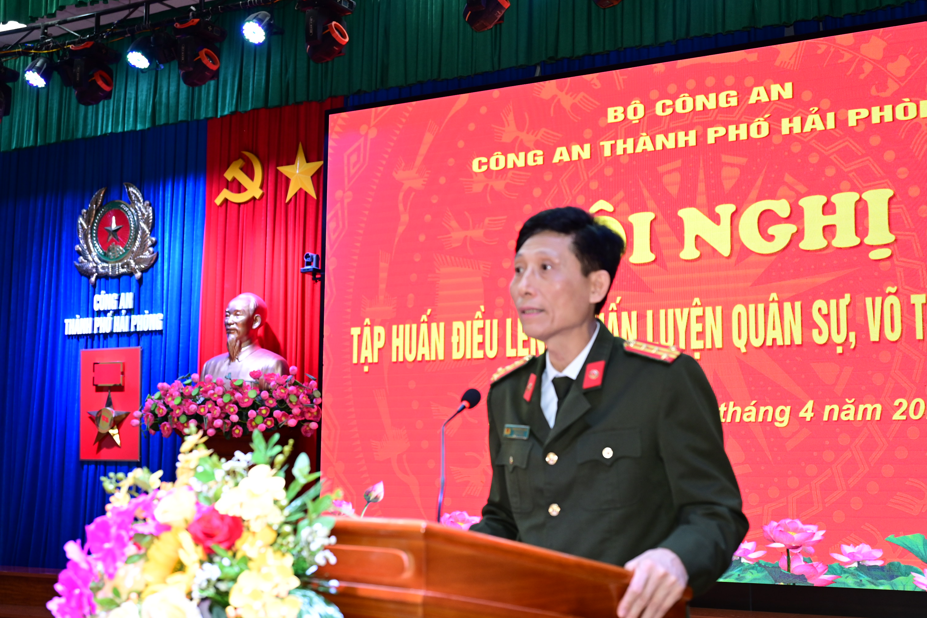 Khai mạc tập huấn Điều lệnh, huấn luyện quân sự, võ thuật Công an nhân dân năm 2025